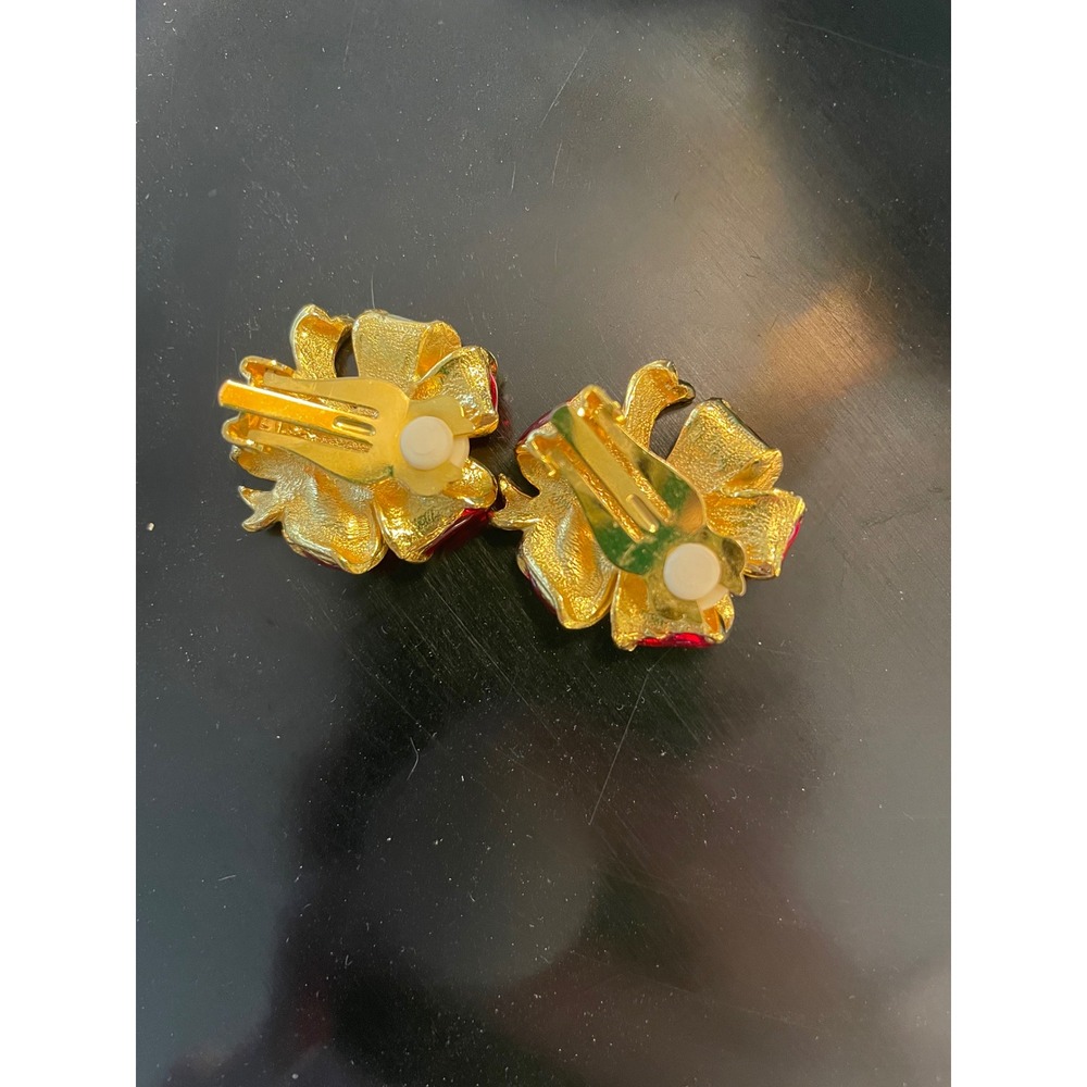 Vintage‎ Red Enamel Gold Tone Bow Clip On Earrings Holiday Christmas Festive - Picture 2 of 2